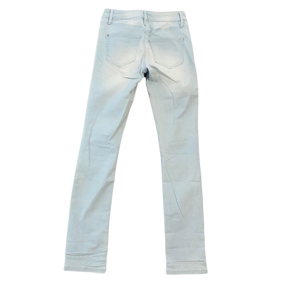 Casual// Light blue wash jean - Picture 2 of 2